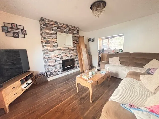 Photo 2 — Methuen Avenue, Mansfield NG18
