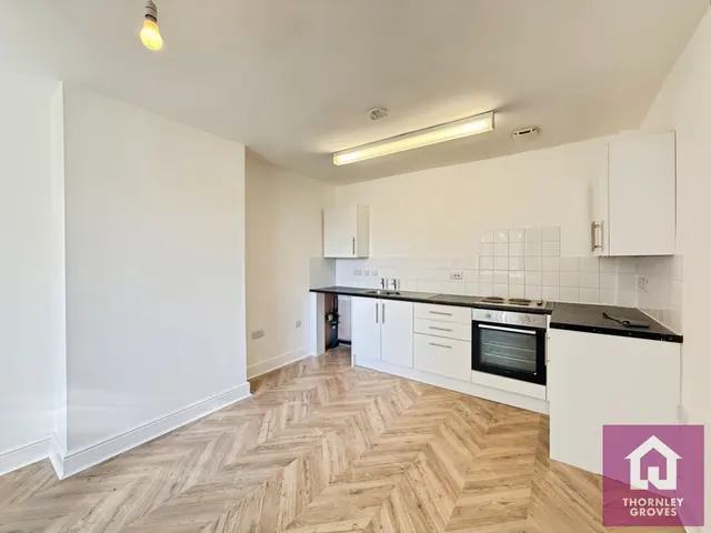 Russell Road, Salford, M6, photo 3