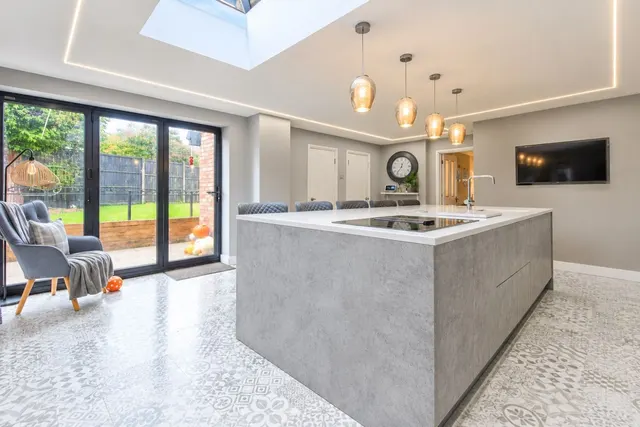 Valerian Way, Meir Park, ST3, photo 1