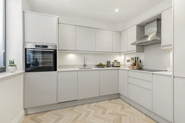 Overton Place, Stanmore, HA7, photo 2