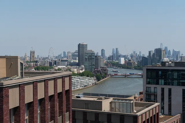London, SW11, photo 2