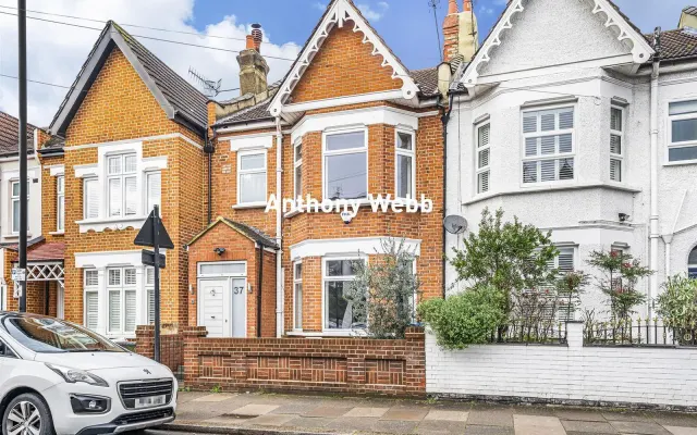 Tottenhall Road, Palmers Green, N13, photo 1