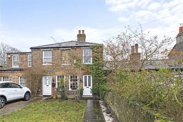 Uxbridge Road, Hampton Hill, TW12 1SP, photo 1