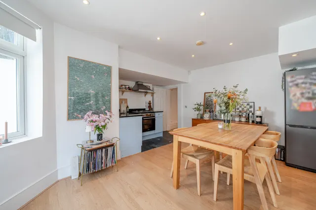 Photo 3 — Ferme Park Road, London, N8