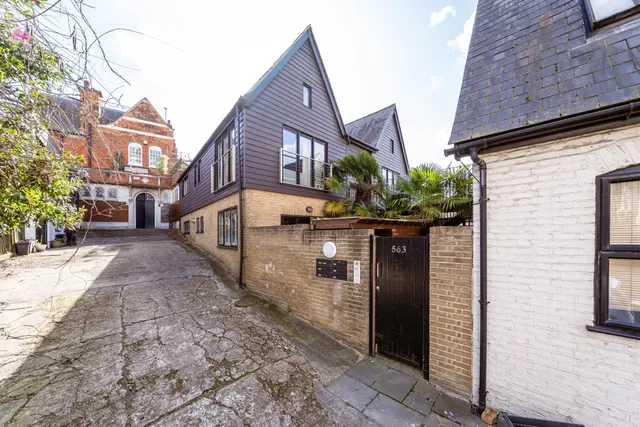 Wandsworth Road, London, SW8, photo 1