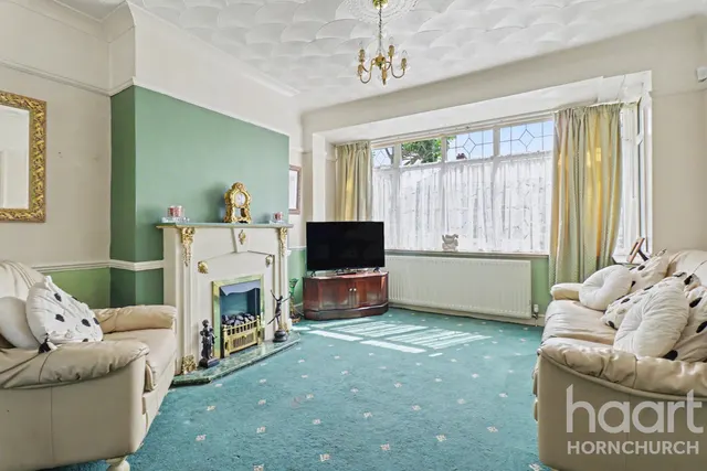 Upper Rainham Road, Hornchurch, RM12, photo 2