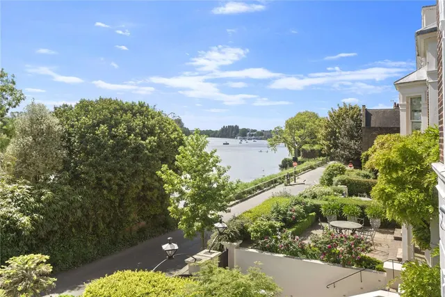 Chiswick Mall, London, W4, photo 2