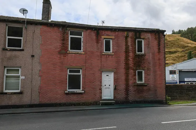 Bacup Road, Todmorden OL14 7PN, photo 1