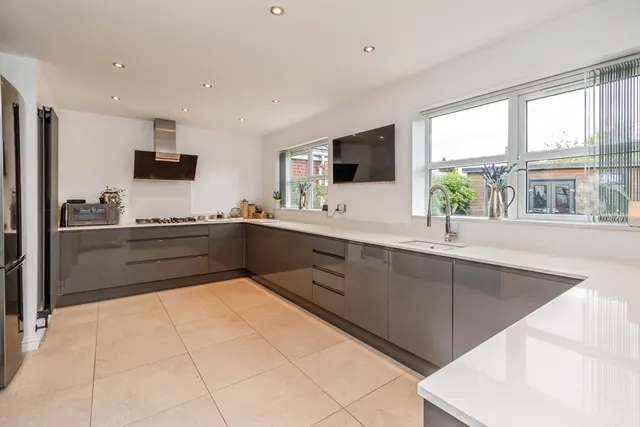 Ravenscroft Road, Willenhall, WV12, photo 2