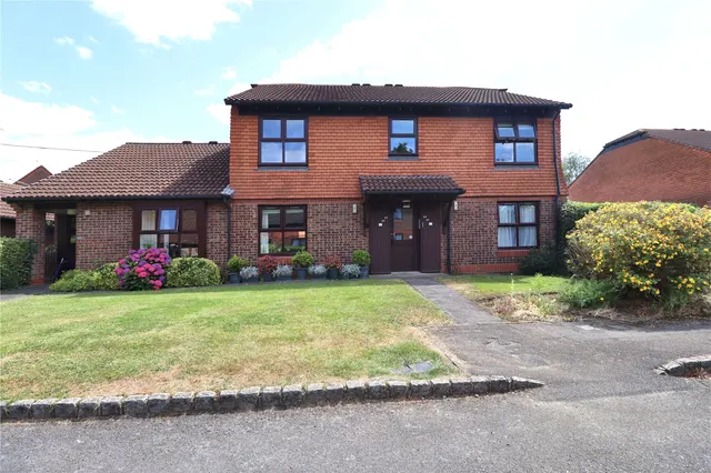Bainton Mead, Woking, GU21, photo 1