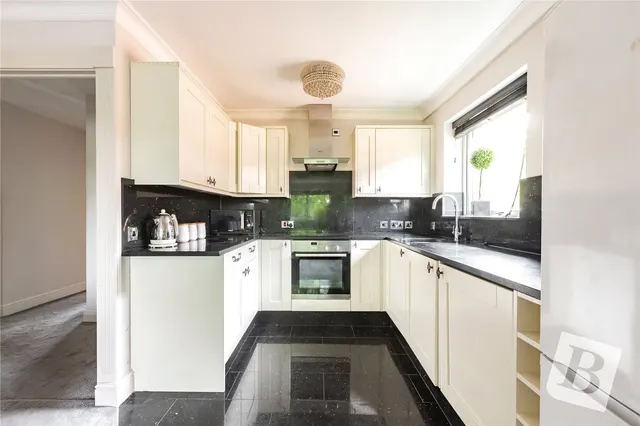 Warwick Close, Hornchurch, RM11, photo 2