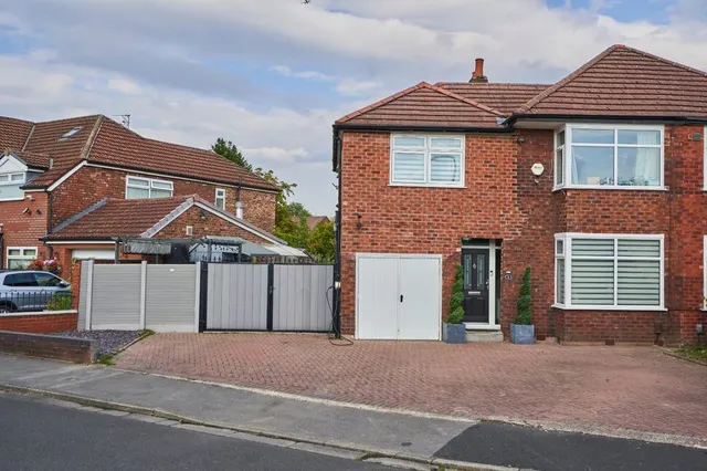 Cleveleys Avenue, Heald Green, SK8, photo 1