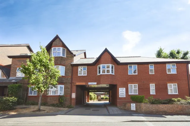 Eastfield Road, Brentwood, photo 1