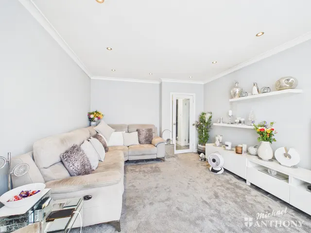 Photo 2 — Lywood Road, Leighton Buzzard, LU7 4RA