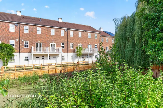 Beaumont Drive, Worcester Park, photo 1