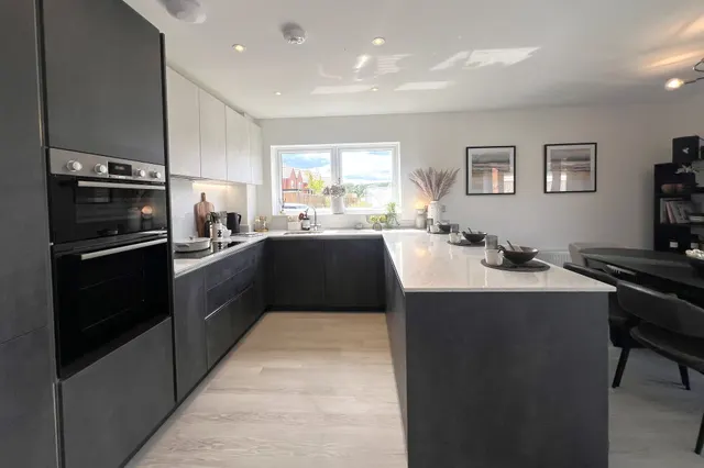Cranleigh, GU6, photo 2