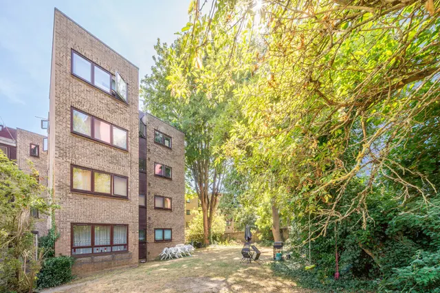Photo 2 — 8 Shannon Court, 1 Tavistock Road, Croydon