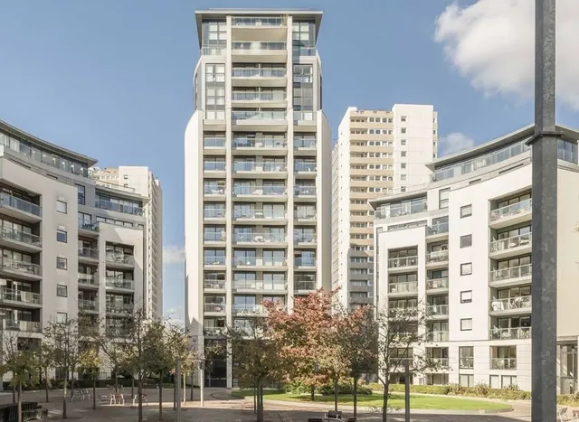 Pump House Crescent, Brentford, TW8, photo 1