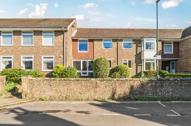 Manor Court, Storrington, RH20, photo 1