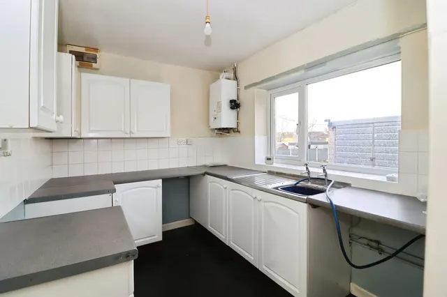 Photo 3 — Hunloke Avenue, Chesterfield, Derbyshire, S40