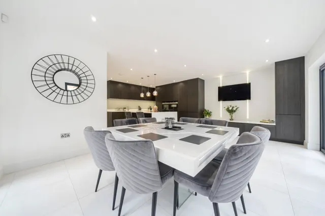 King Edwards Road, Ruislip Fees Apply, HA4, photo 3