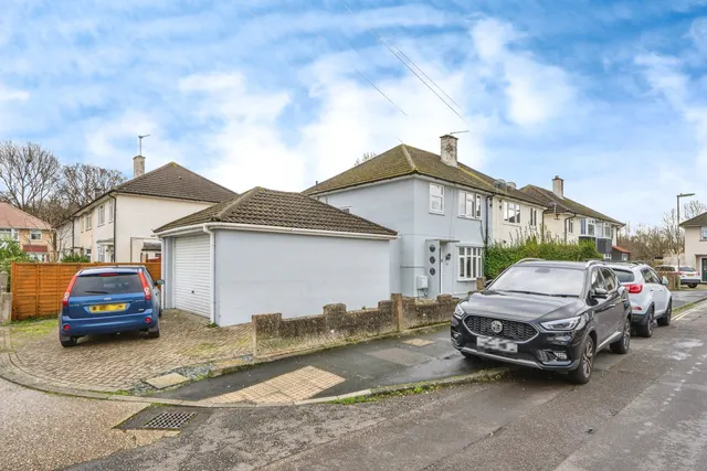 Beauchamp Avenue, Gosport, PO13, photo 1