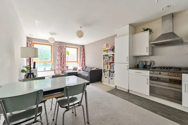 23 Yates Court, 19 Stockwell Road, London, photo 1