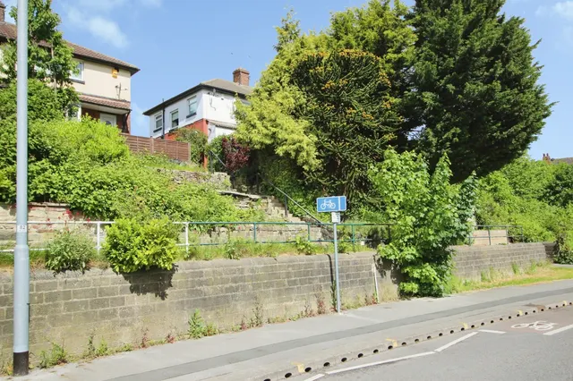 Kirkstall Road, Leeds, photo 1