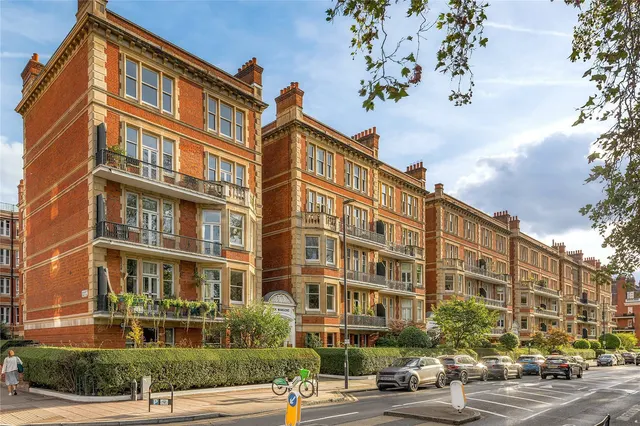 Prince Of Wales Drive, Battersea, SW11, photo 1