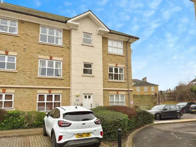 Stapleford Close, Chelmsford, CM2, photo 1
