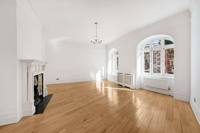 Photo 3 — Iverna Court, Kensington, London, W8 6TU