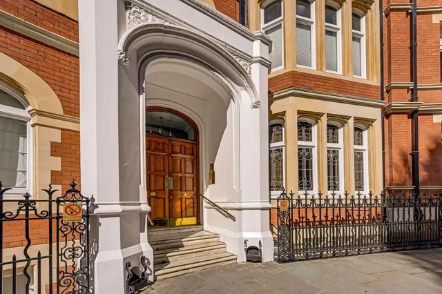 Photo 2 — Iverna Court, Kensington, London, W8 6TU
