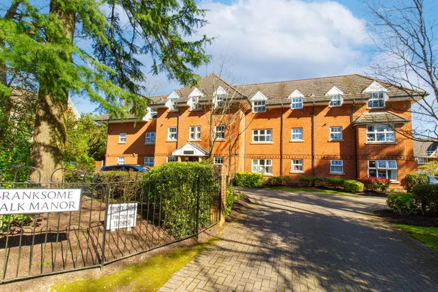 Branksome Walk Manor Branksomewood Road, Fleet, GU51 4SW, photo 1