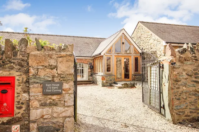 Dwyran, Llanfairpwllgwyngyll, Isle of Anglesey, LL61 6RR, photo 1