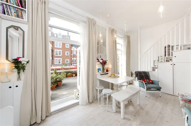 Goldhawk Road, London, W12, photo 1