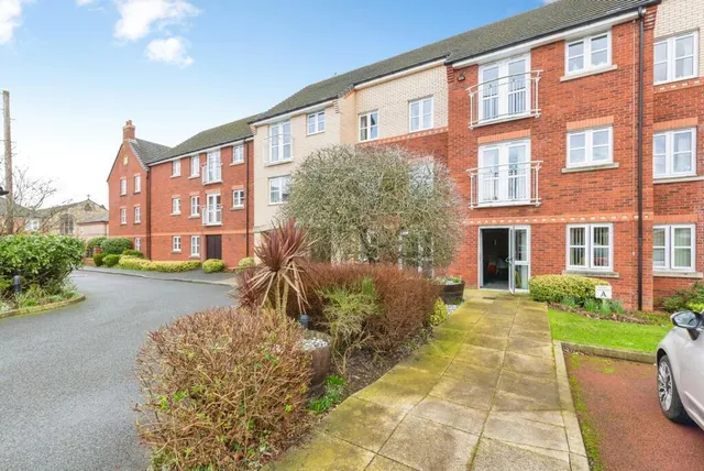 Fairweather Court/Central - Darlington, photo 1