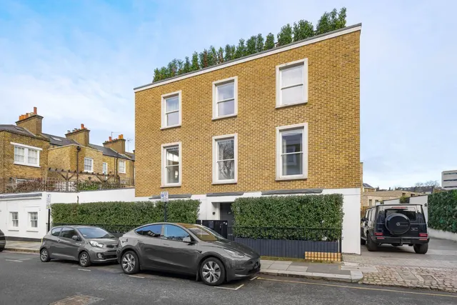 Photo 2 — Victoria Gardens, Notting Hill, London, W11 3PE