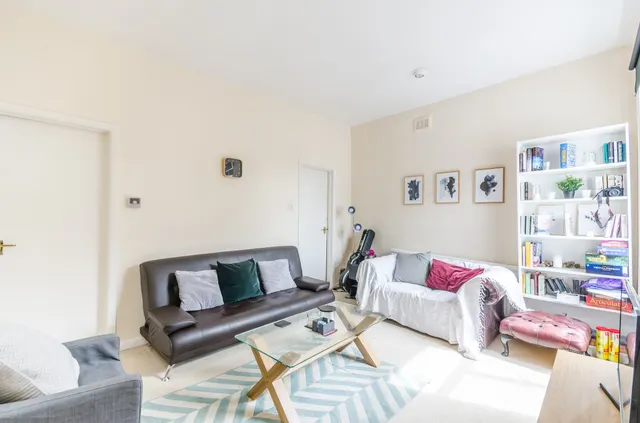 76 Wakehurst Road, London, photo 1