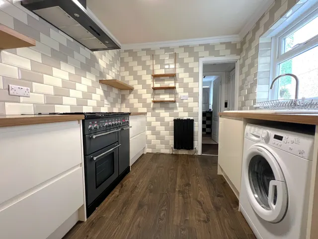 Middle Street, Pontypridd, CF37, photo 3