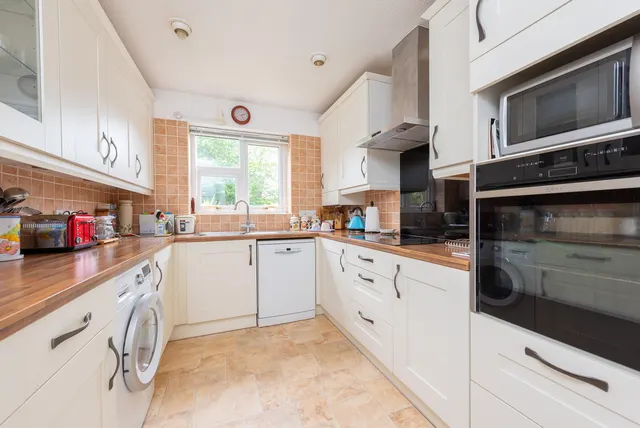 Lower Moor, Yateley, GU46, photo 3