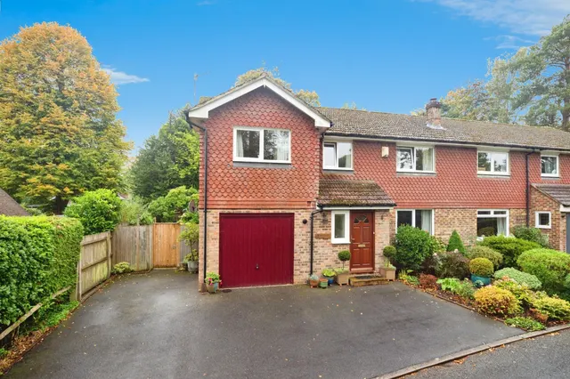 Pembury Grange Sandown Park, Tunbridge Wells, photo 1