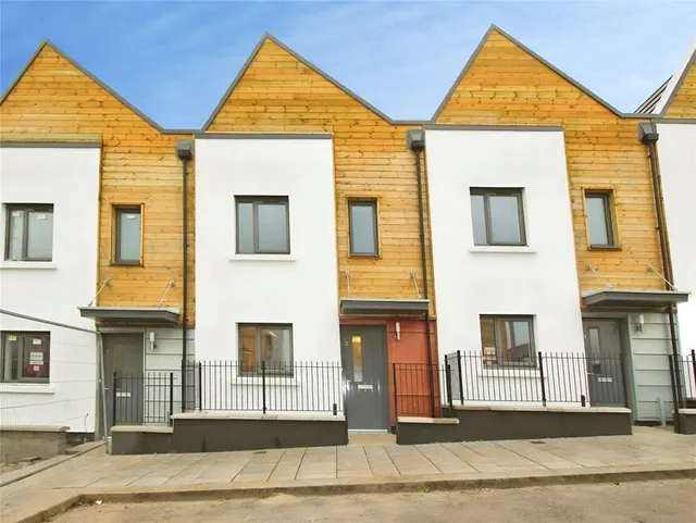 Robinsons Avenue, Pool, TR15, photo 1