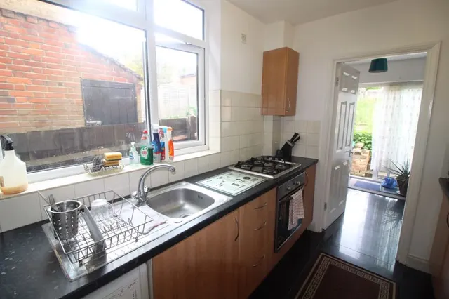 Photo 3 — Taunton Avenue, Luton LU2 0LN