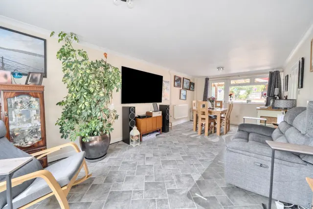Photo 2 — Pinewood Drive, Bletchley, Milton Keynes, Buckinghamshire, MK2 2HT