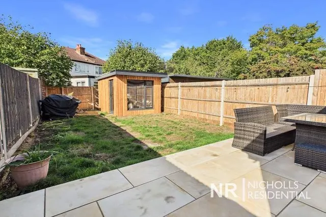 Belfield Road, West Ewell, KT19, photo 2