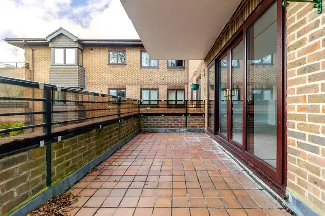 Lynn Court, Caterham, photo 3