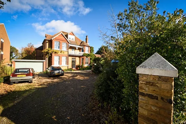 Alpha Road, Birchington, CT7, photo 1