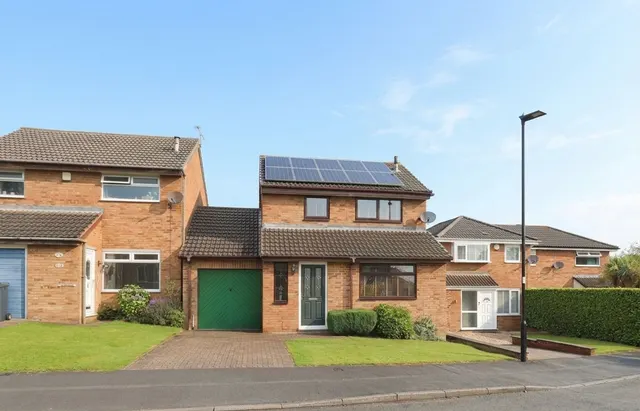 3 bedroom house, Redfern Grove, Waterthorpe, S20