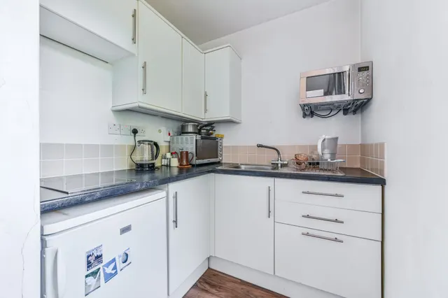 Photo 3 — 10 Carrick Court, Kennington Park Road, London