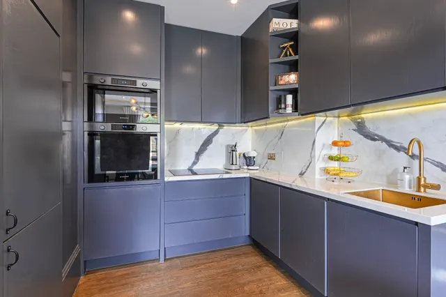 Photo 3 — Flat E, 25-26 Tadema Road, London